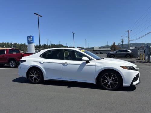 2022 Toyota Camry Hybrid SE