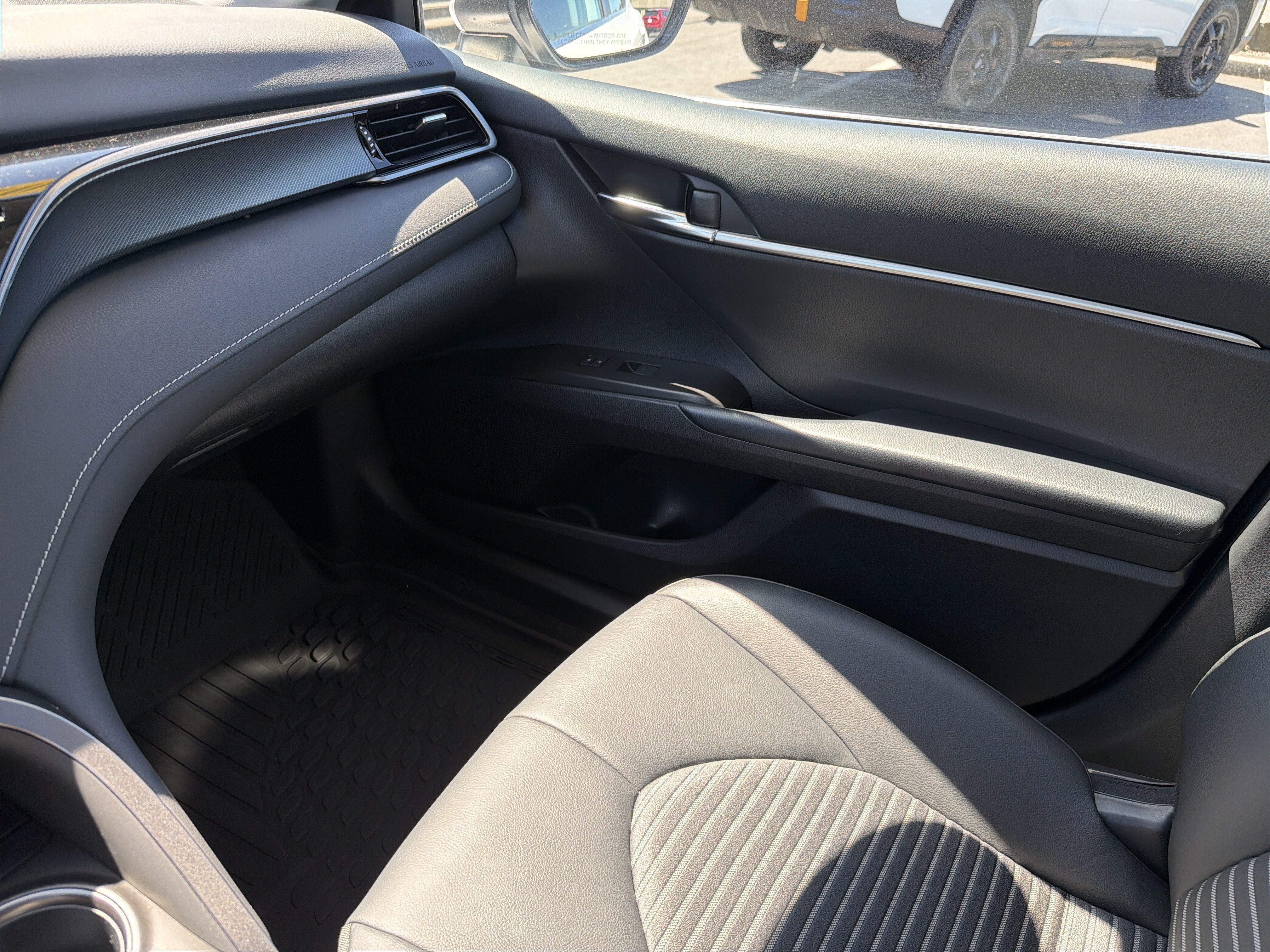 2022 Toyota Camry Hybrid SE