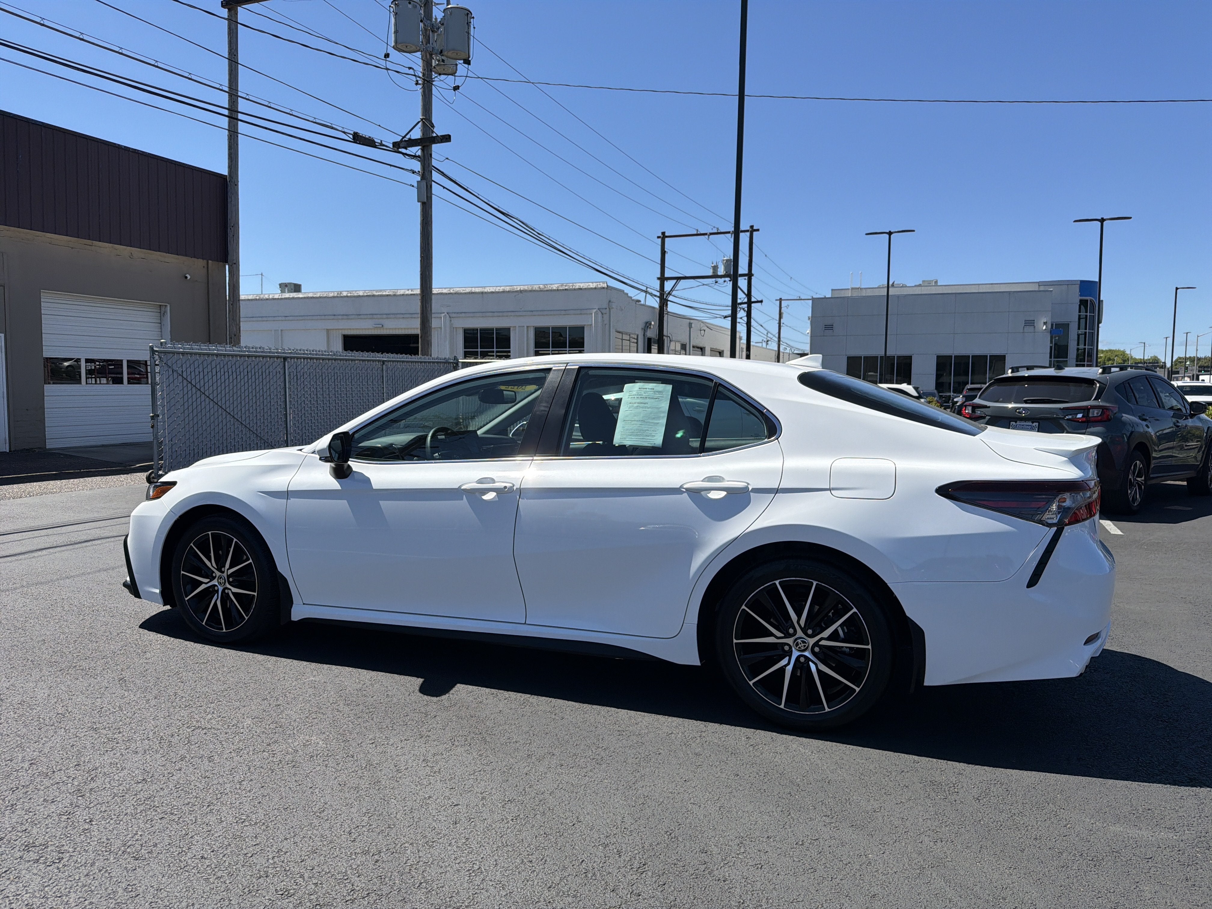 2022 Toyota Camry Hybrid SE