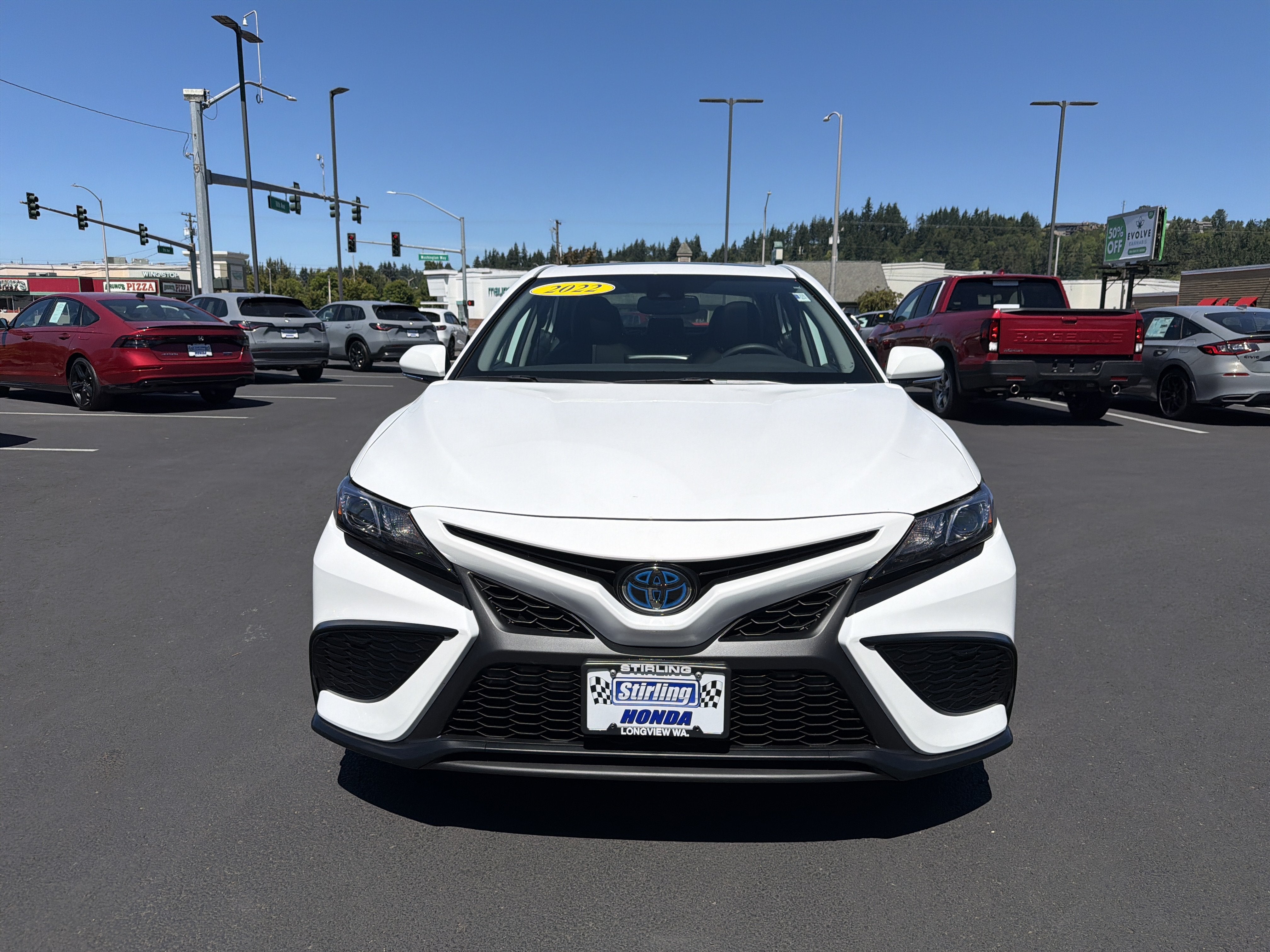 2022 Toyota Camry Hybrid SE