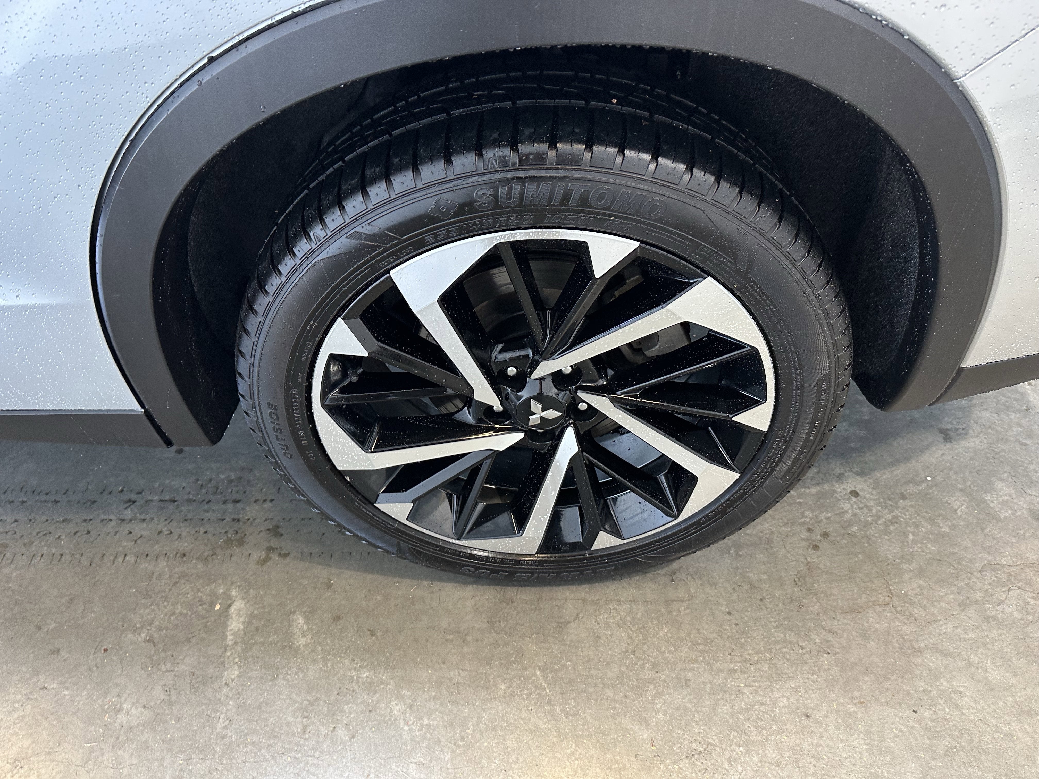 2023 Mitsubishi Outlander SE