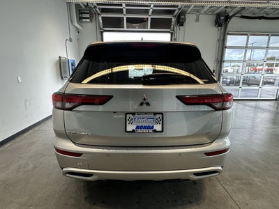 2023 Mitsubishi Outlander SE