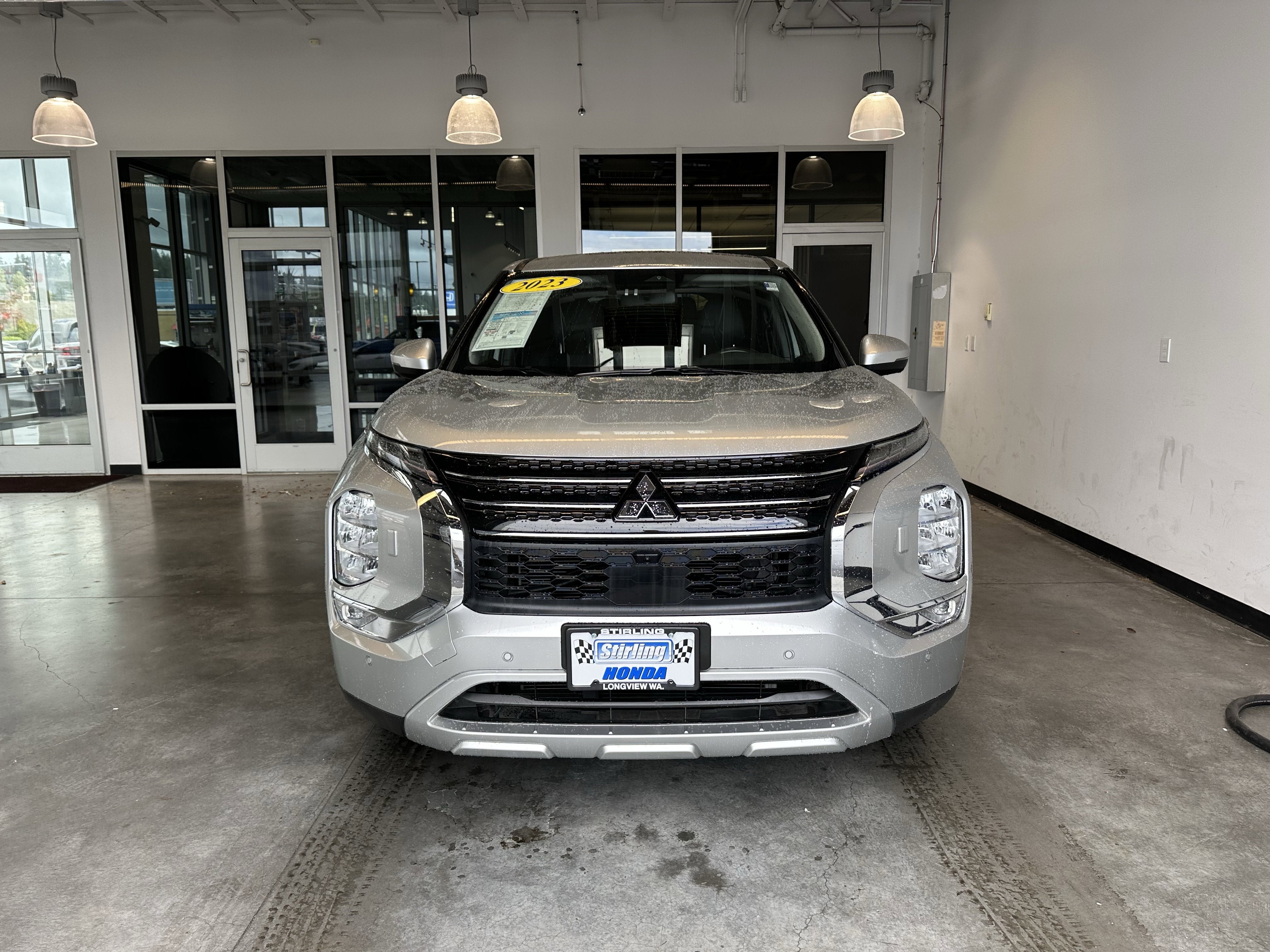 2023 Mitsubishi Outlander SE