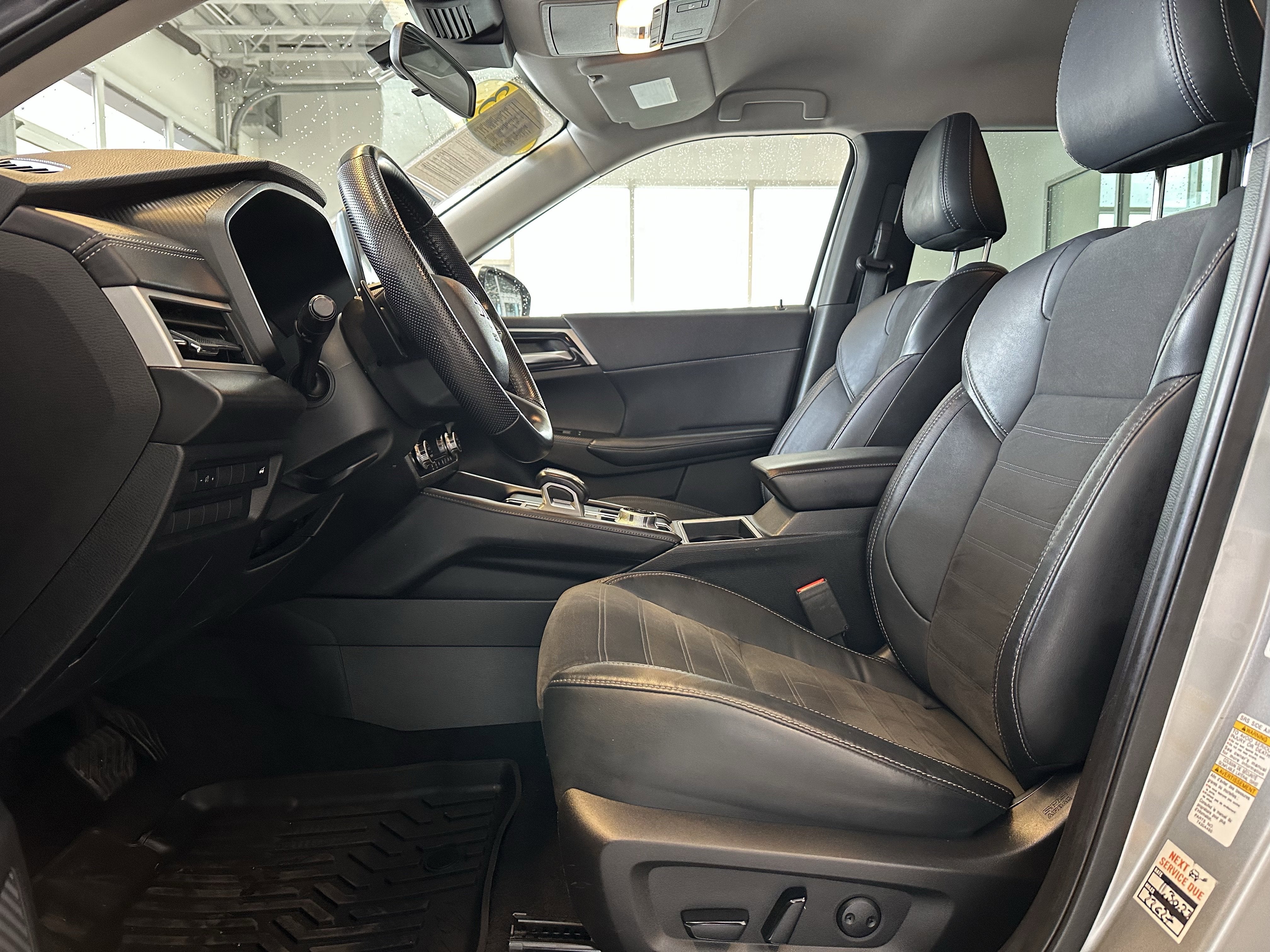 2023 Mitsubishi Outlander SE