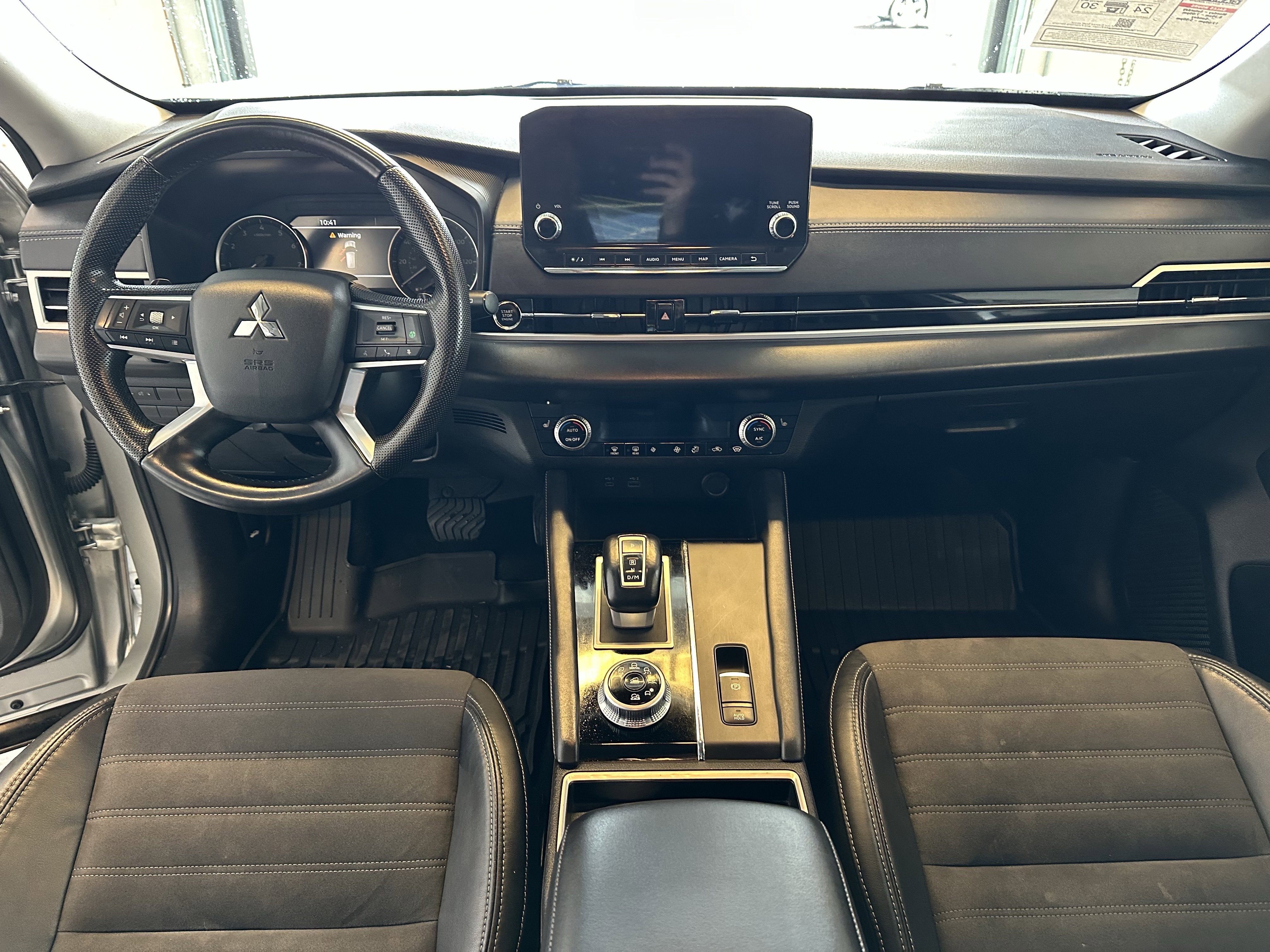 2023 Mitsubishi Outlander SE